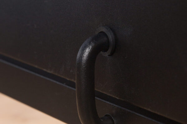 Flow Black detail (1) Flow Black detail (1)