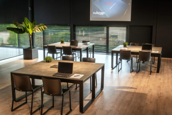 Flow Dinner black Ferru - Kasar chair black (2) Flow Dinner black Ferru - Kasar chair black (2)