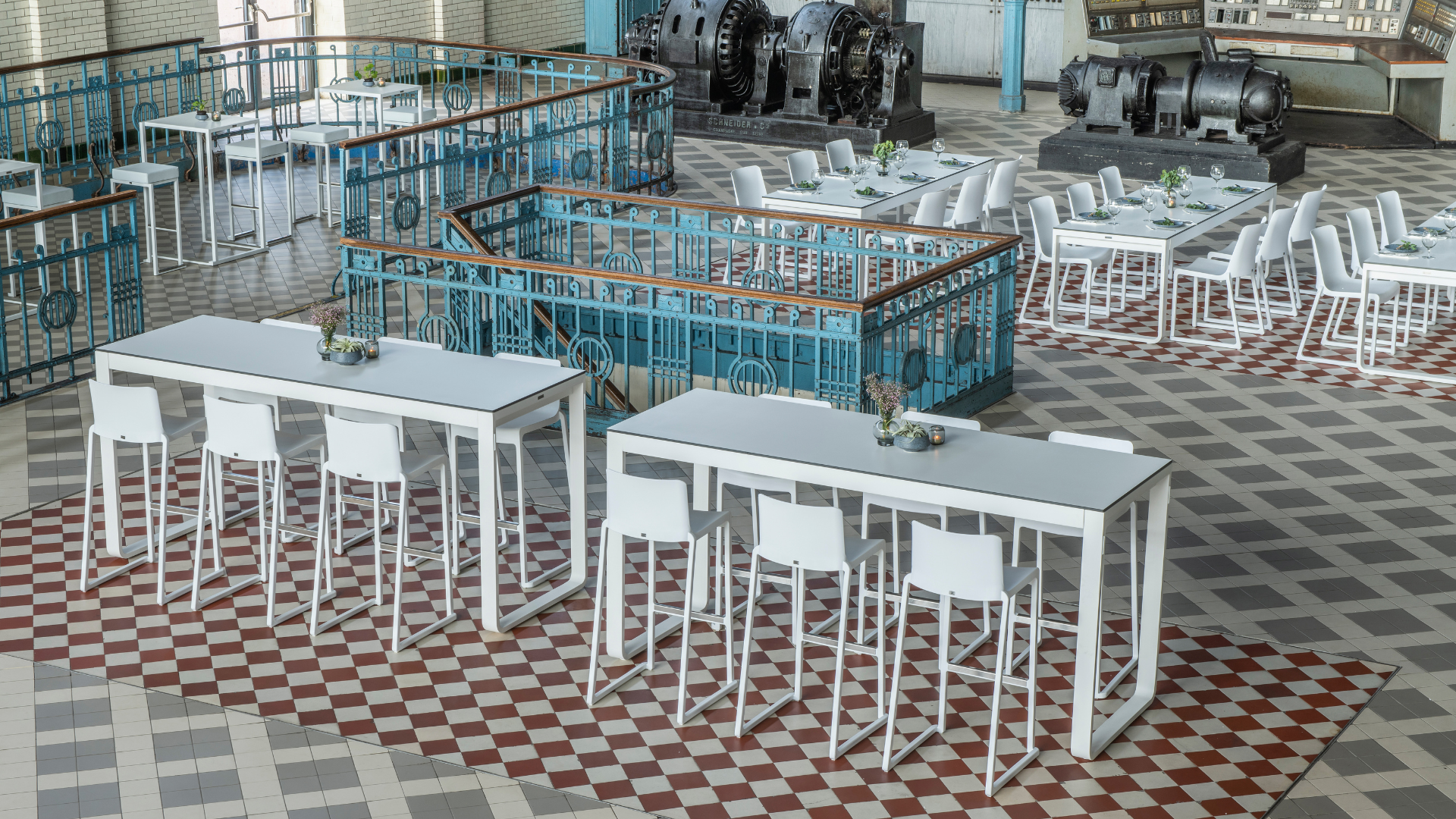 Flow tafel met Kasar stoelen in een event setting in C-mine.