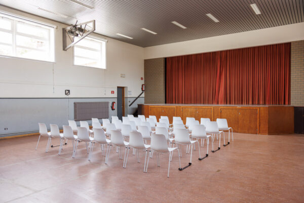 SEMINAR 3 Seminarieruimte, tentoonstelling ruimte met curvo stoelen