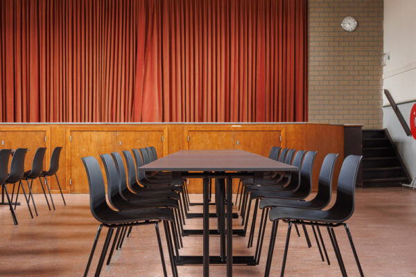 vergader 4 vergaderruimte met T-Flat table en curvo stoelen