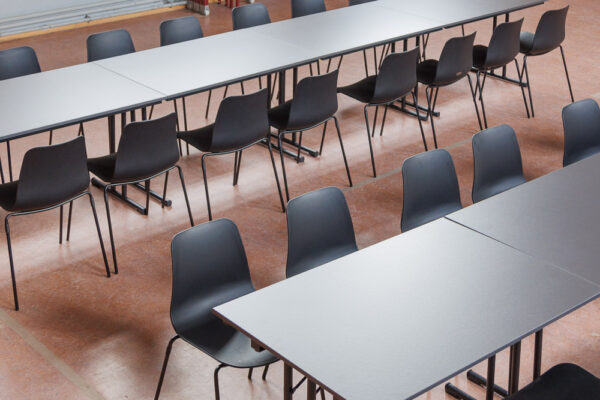 vergader 5 vergaderruimte met T-Flat table en curvo stoelen